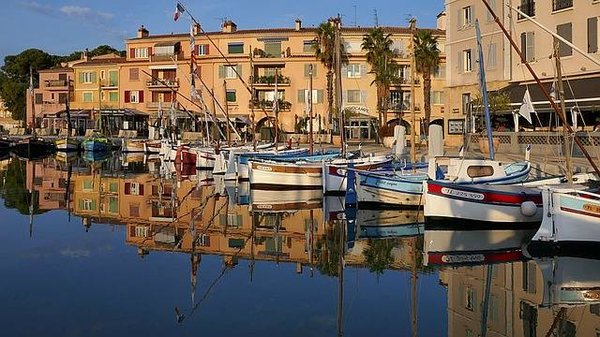 10 Raisons pour lesquelles acheter une maison dans le centre-ville de Sanary est un excellent investissement