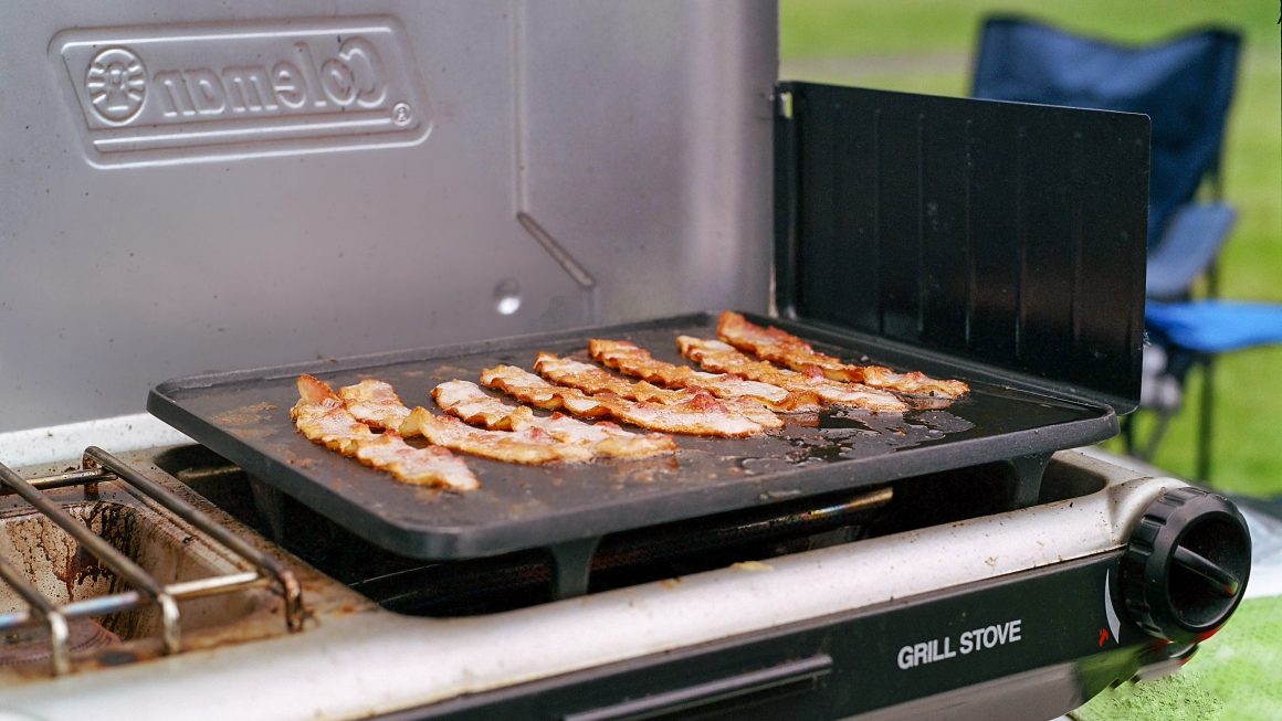 Comment choisir la plancha extérieure idéale pour vos barbecues d’été ?