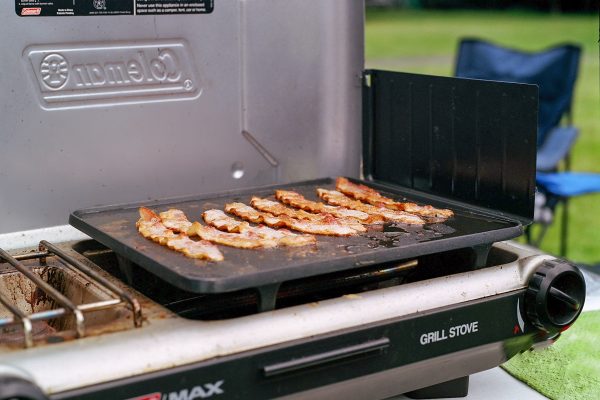 Comment choisir la plancha extérieure idéale pour vos barbecues d’été ?